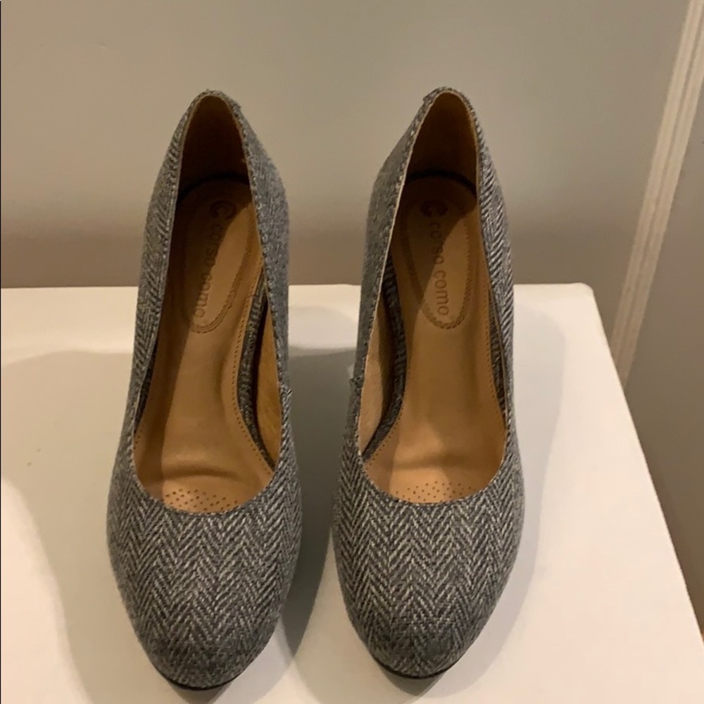 Classy Grey heeled pumps